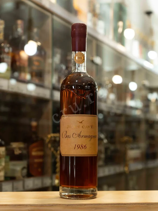В магазине Крю Профи Jean Cave Vieil in gift box 1986 0.7 л