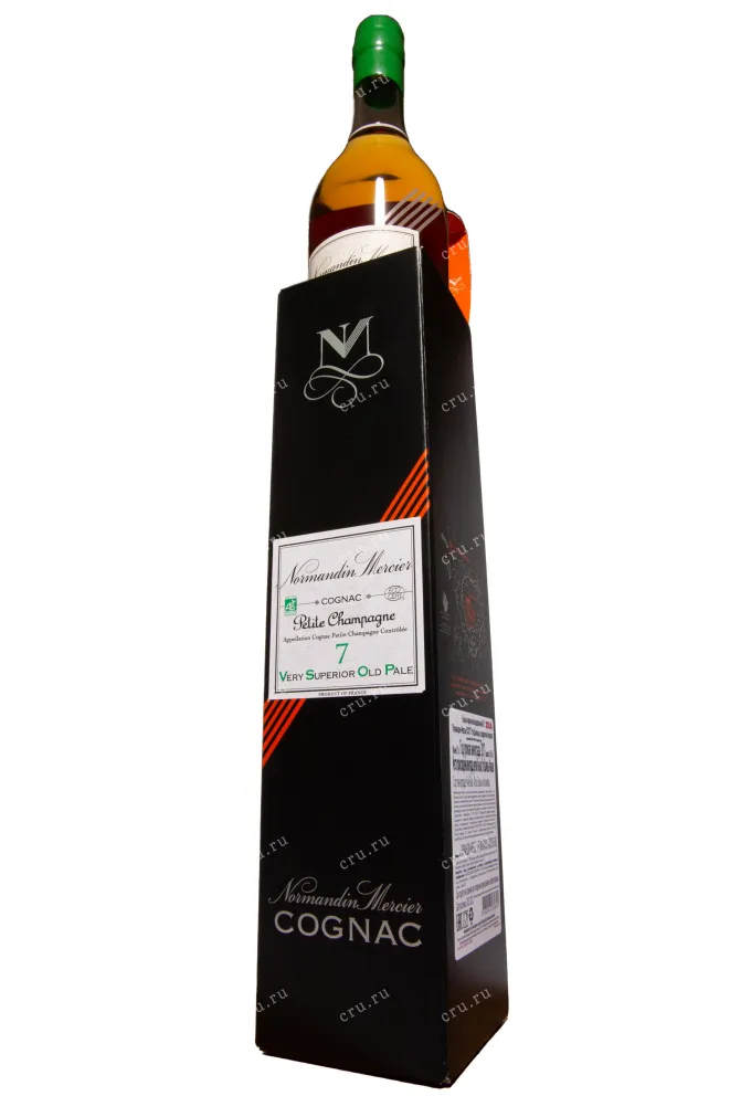 В подарочной коробке Normandin-Mercier Petite Champagne VSOP in gift box 2017 0.7 л