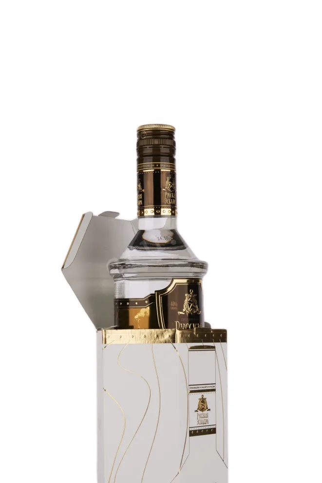 Бутылка водки Squadra Russa Miniera d'Oro gift box 0.7 в подарочной упаковке