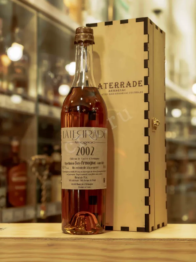 В магазине Крю Профи Laterrade Chateau de Castex Bas-Armagnac in wooden box 2002 0.7 л