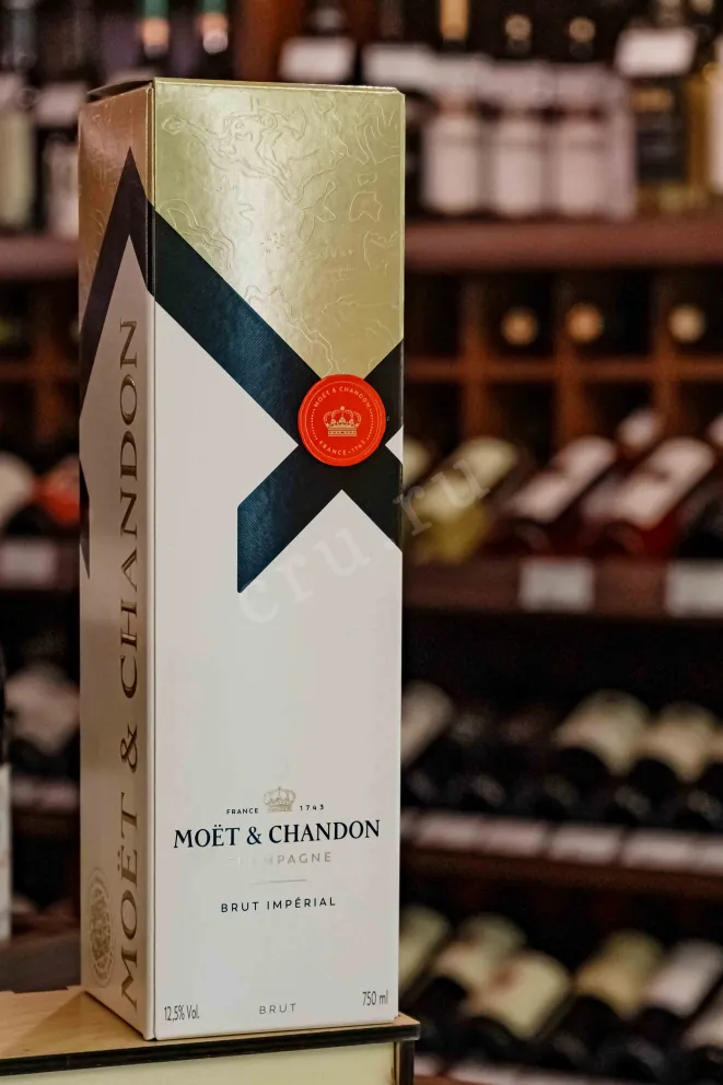 В магазине Крю Профи Moet & Chandon Imperial Brut gift box 2021 0.75 л