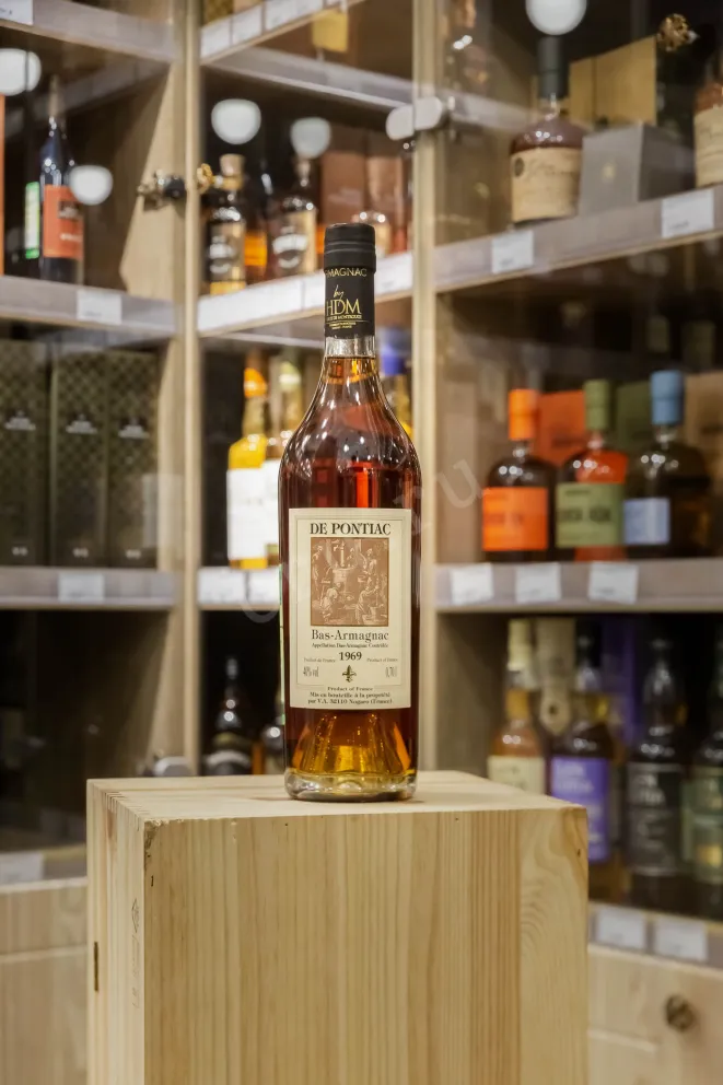 В магазине Крю Профи Bas-Armagnac De Pontiac wooden box 1969 0.7 л