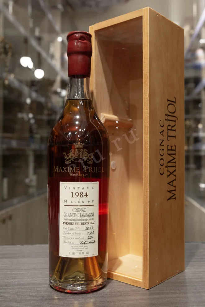 В магазине Крю Профи Maxime Trijol Grand Champagne Premier Cru in wooden box 1984 0.7 л