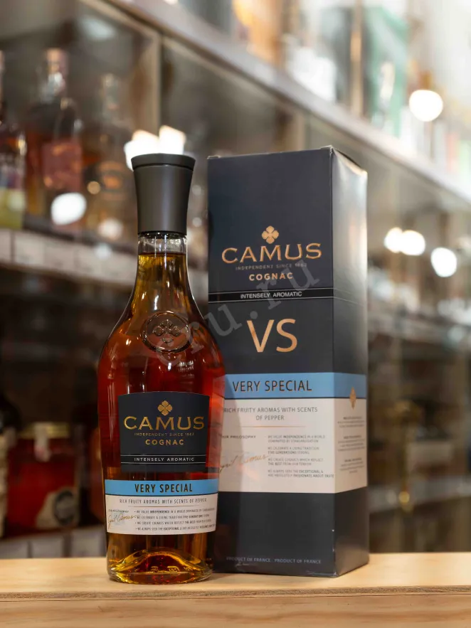 В магазине Крю Профи Camus VS Intensely Aromatic in gift box 0.7 л
