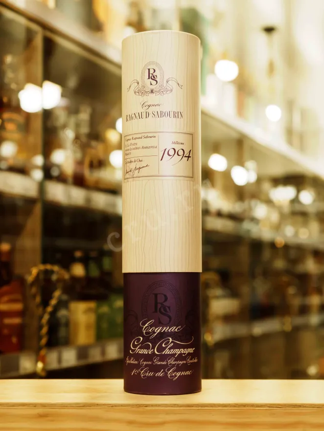 В магазине Крю Профи Ragnaud-Sabourin Millesime in gift tube 1990 0.7 л