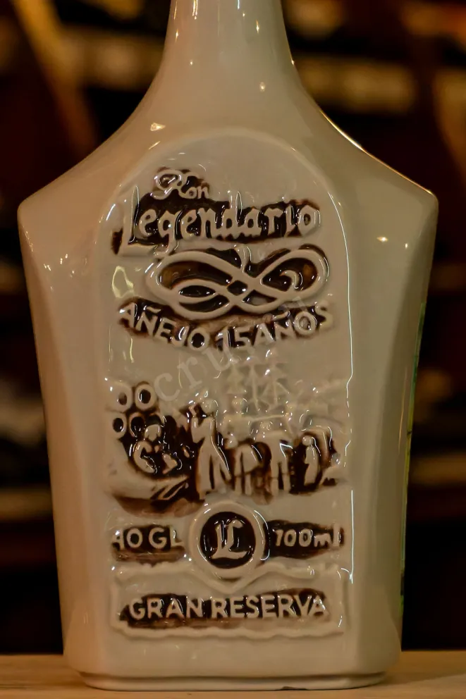 В магазине Крю Профи Legendario Ron Gran Reserva 15 years ceramics in wooden box 0.7 л