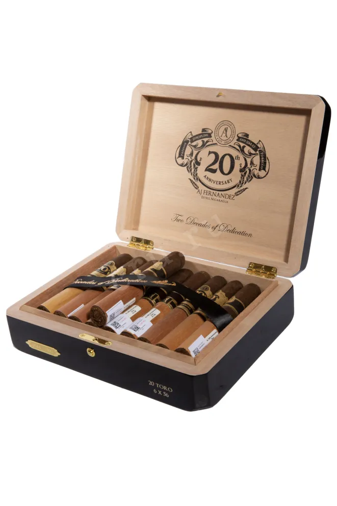 Коробка с сигарами AJ Fernandez 20th Anniversary Toro Limited Edition