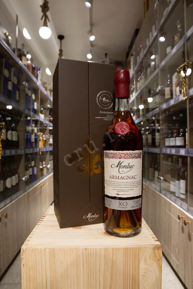 В магазине Крю Профи Monluc XO 0.7 л