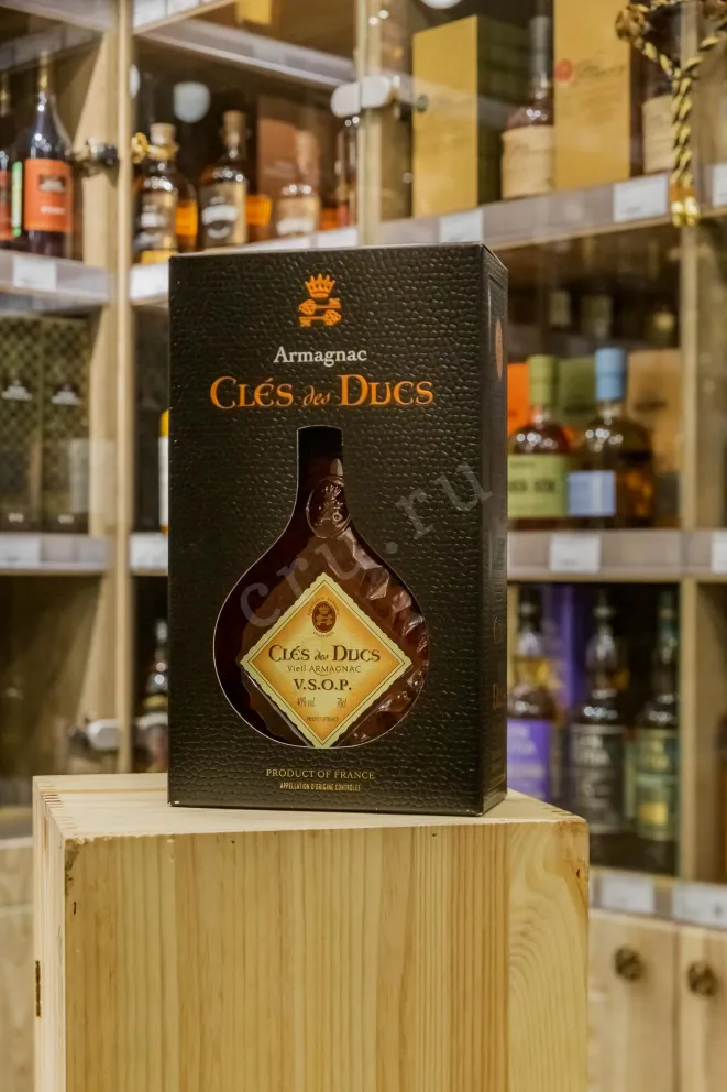 В магазине Крю Профи Cles des Ducs VSOP 0.7 л