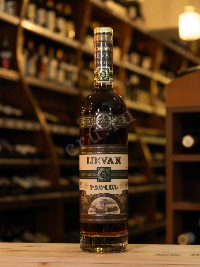 В магазине Крю Профи Ijevan 3 years black gift box 0.7 л