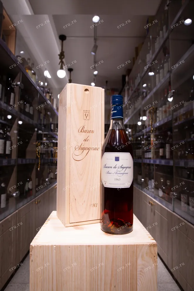 В магазине Крю Профи Armagnac Baron de Sigognac wooden box 1963 0.7 л
