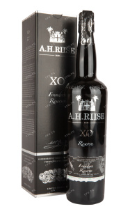 Ром A. H. Riise Founders Reserve XO in gift box  0.7 л