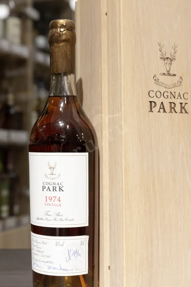 В магазине Крю Профи Park  Fins Bois Vintage in wooden box 1974 0.7 л