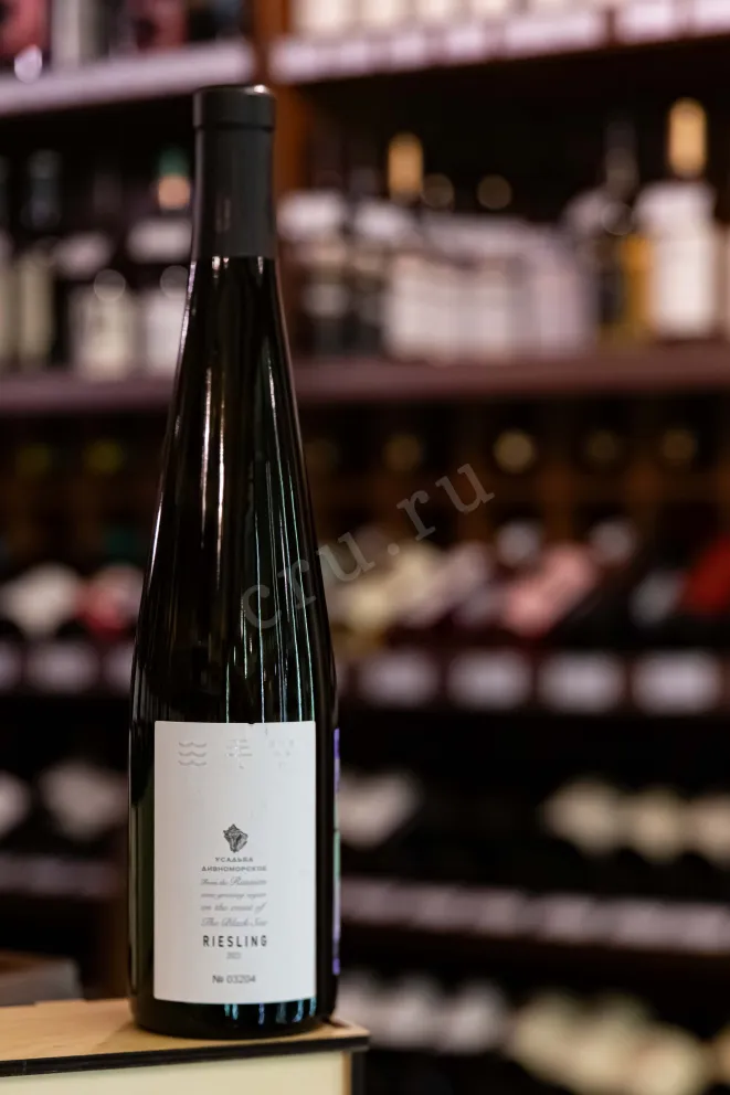 В магазине Крю Профи Usadba Divnomorskoe Riesling 2023 0.75 л