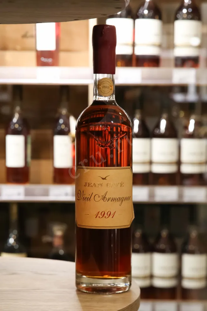 В магазине Крю Профи Jean Cave Vieil in gift box 1991 0.7 л