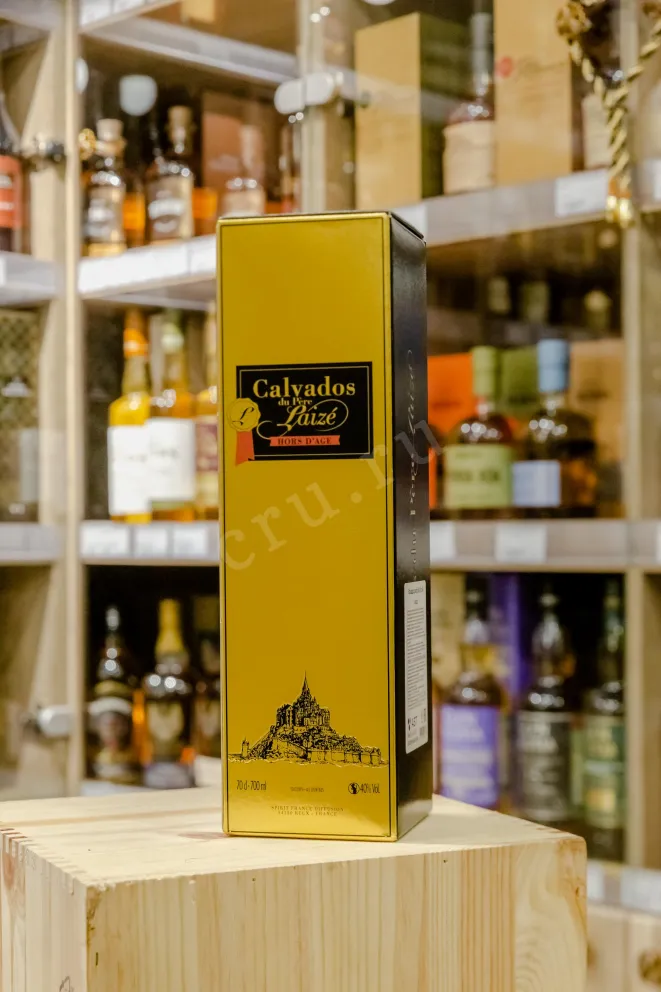 В магазине Крю Профи Calvados du pere Laize Hors d'Age with gift box 0.7 л