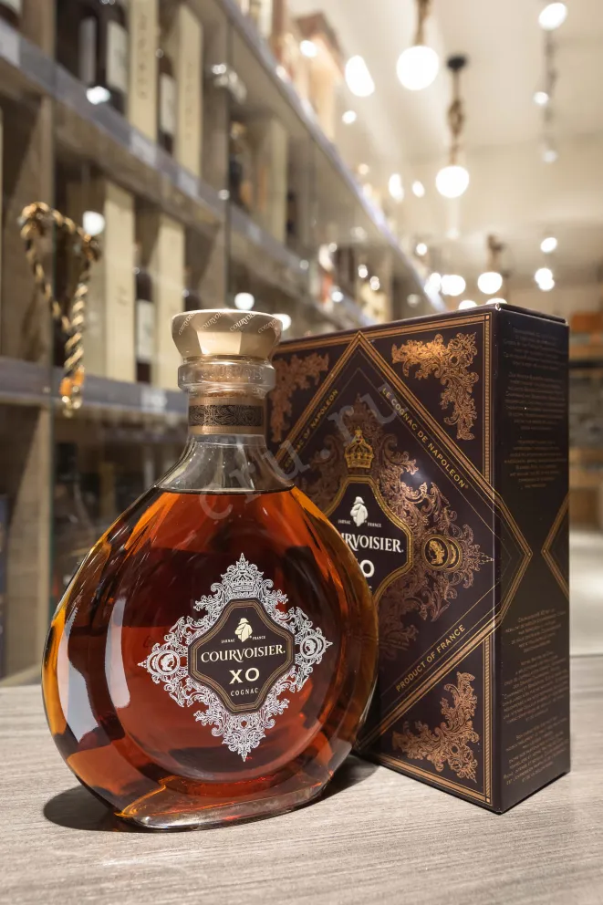 В магазине Крю Профи Courvoisier XO in gift box 0.7 л