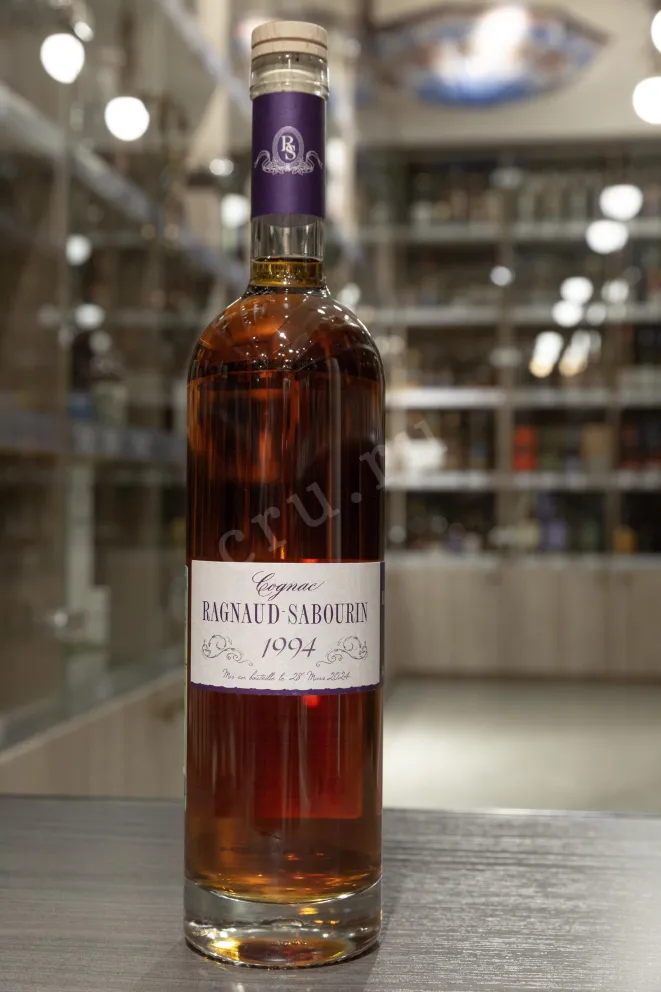 В магазине Крю Профи Ragnaud-Sabourin Millesime in gift tube 1994 0.7 л