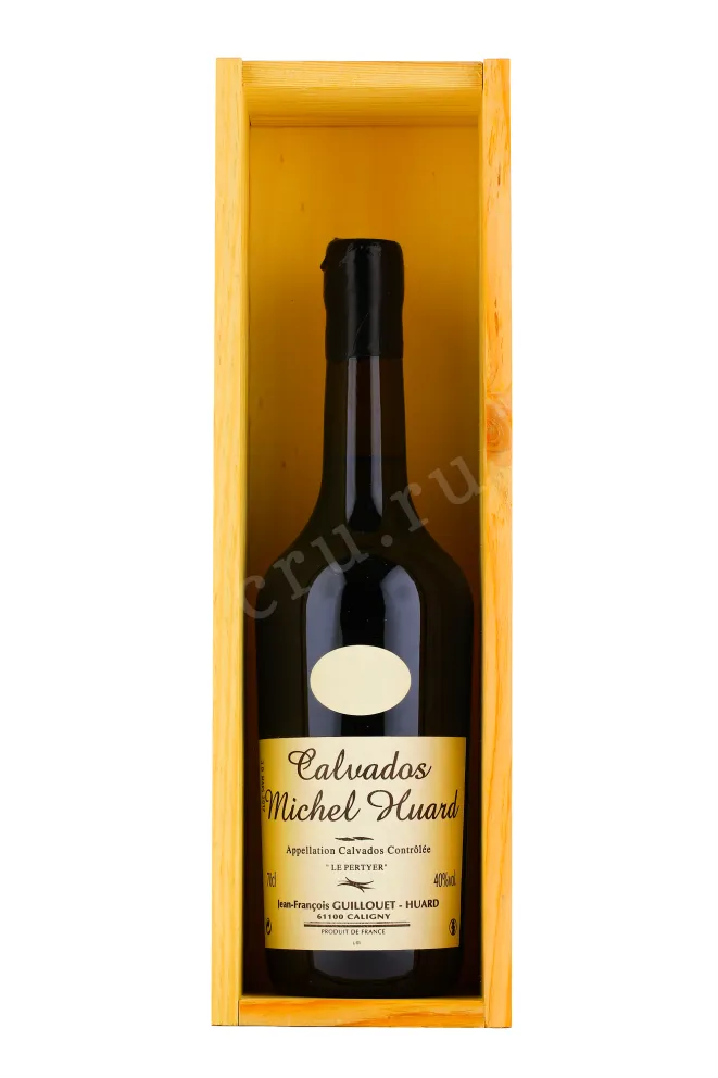 Бутылка кальвадоса Мишель Уард Файн 0.7 в деревянном пенале
