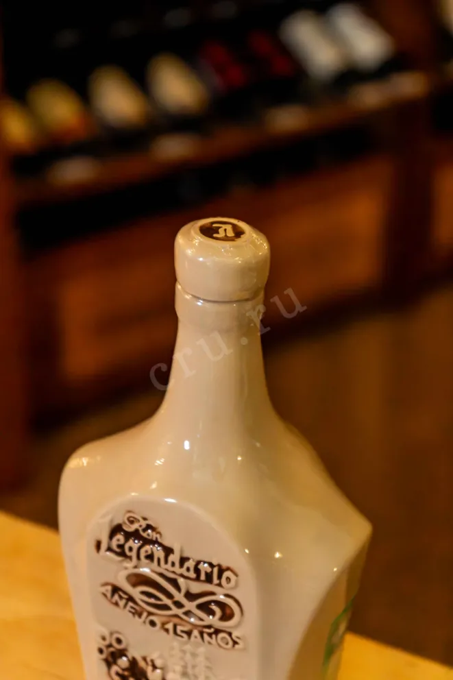Пробка Legendario Ron Gran Reserva 15 years ceramics in wooden box 0.7 л