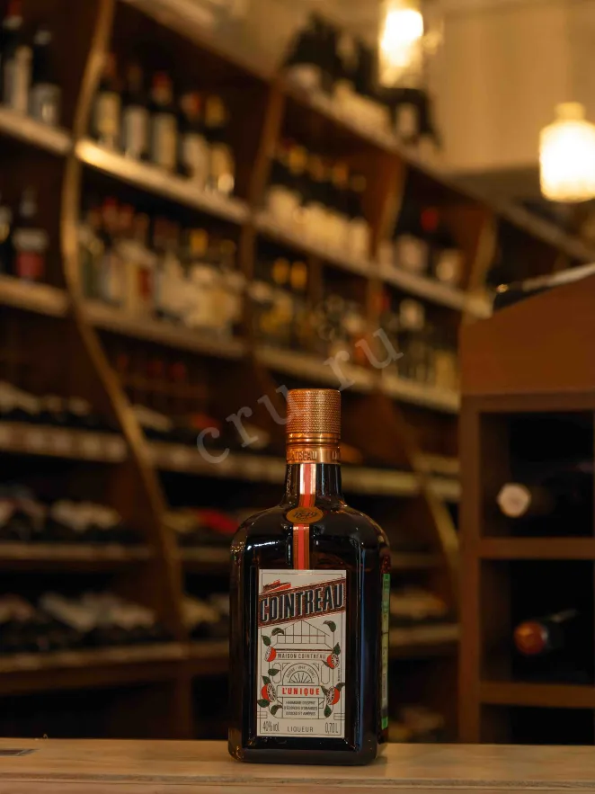 В магазине Крю Профи Cointreau 0.7 л