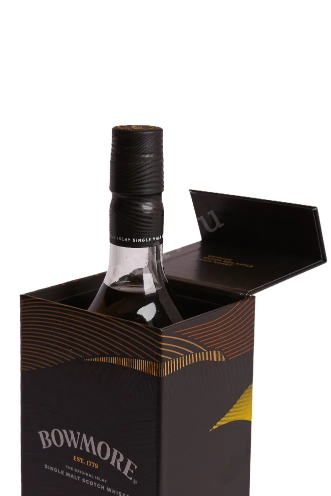В подарочной коробке Bowmore19 Years Old Ex Bourbon & Pinot Noir in gift box 0.7 л