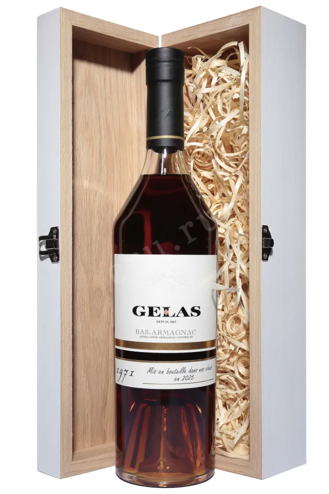 В деревянной коробке Gelas 1971 0.7 л