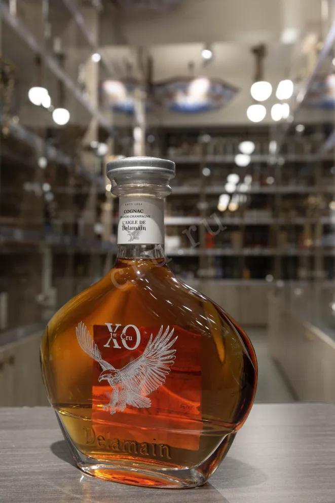 В магазине Крю Профи L Aigle de Delamain XO Premier Cru in gift box 0.7 л
