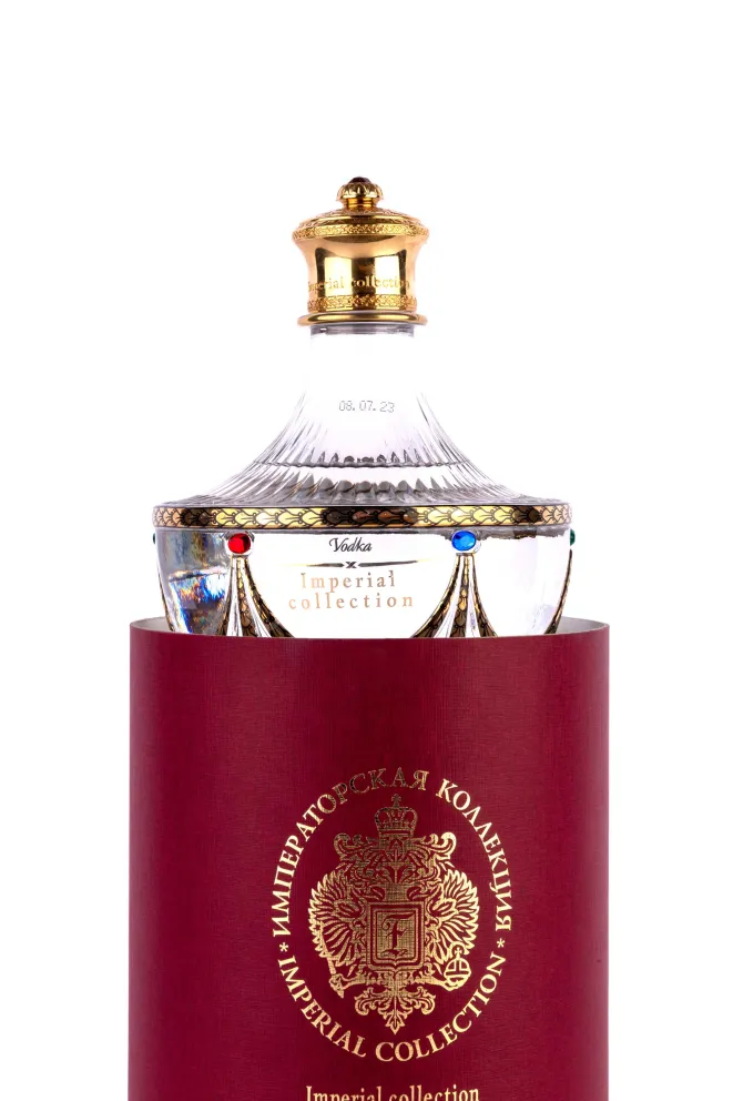 В тубе Imperial Collection Super Premium Decanter in tube 0.7 л
