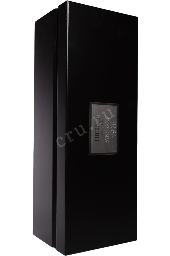 Деревянная коробка Lheraud Millesime Fins Bois AOC in wooden box 1976 0.7 л