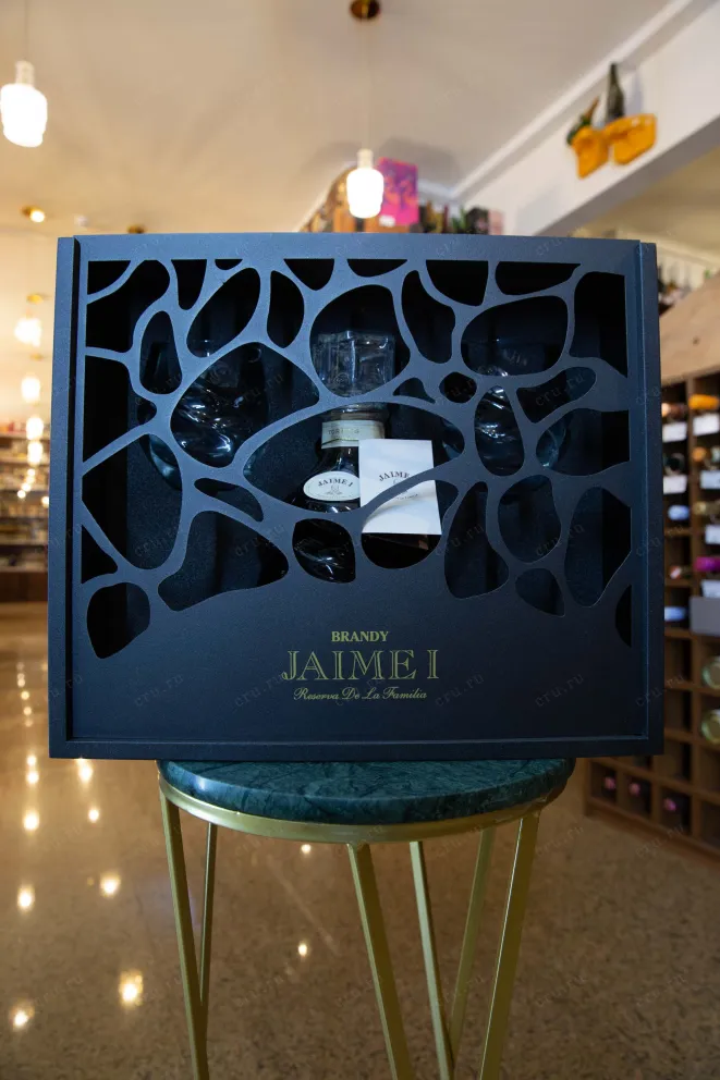 В магазине Крю Профи Torres Jaime I Reserva de la Familia gift box with 2 glasses 0.7 л