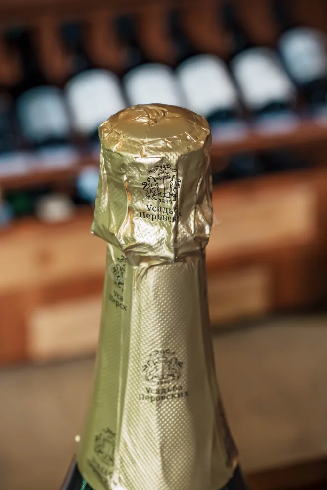 Пробка Usudba Perovskih Blanc de Blancs Extra Brut 2024 0.75 л
