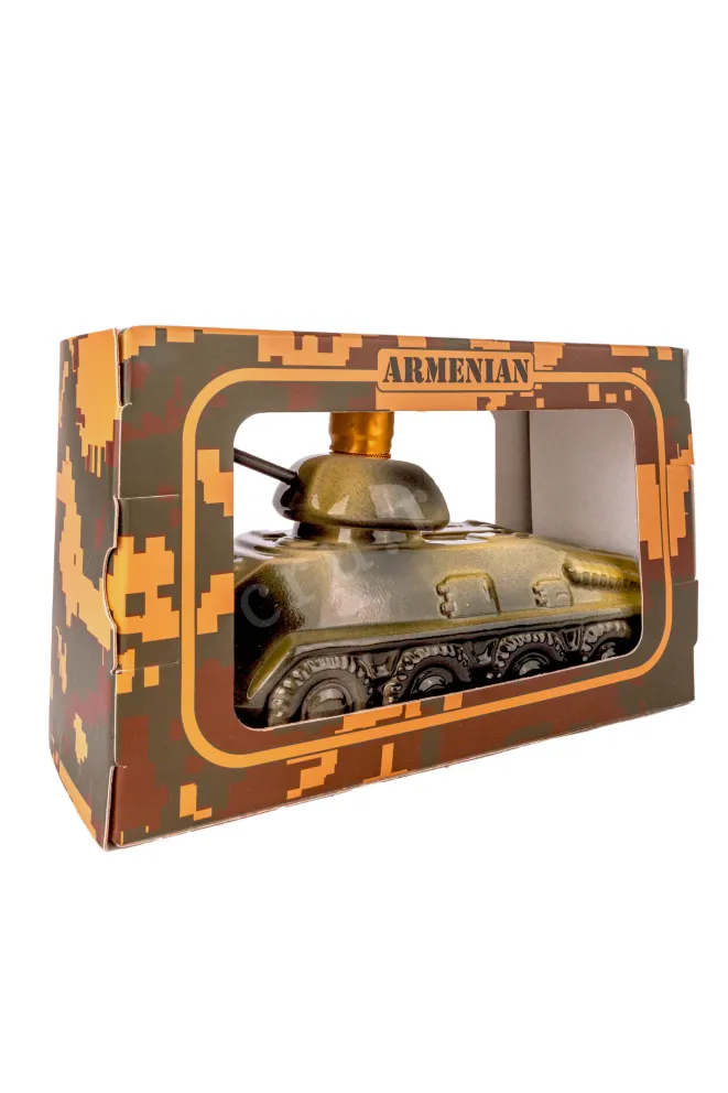 В подарочной коробке Bronetransportyor 7 years old gift box 0.75 л