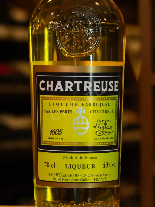 В магазине Крю Профи Chartreuse Jaune 0.7 л