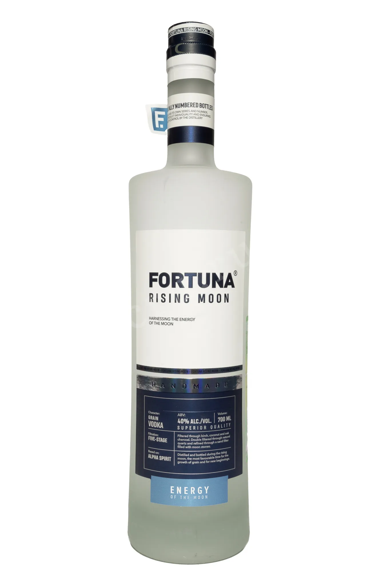 Фото — Водка Фортуна Райзинг Мун  0.7 л