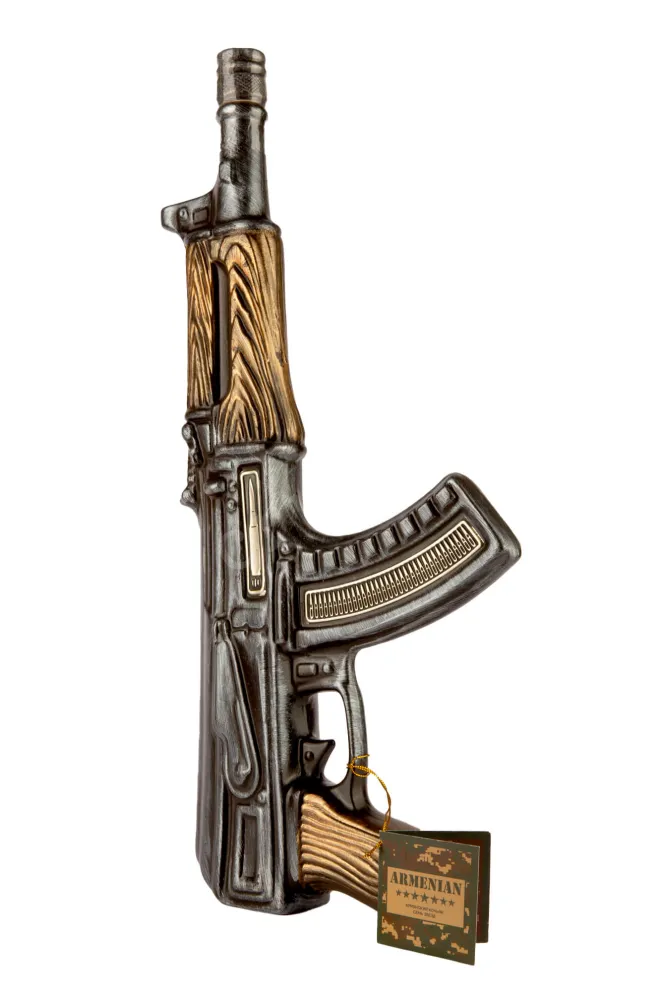 Коньяк Прошян Автомат 7 лет в подарочной упаковке  0.75 л