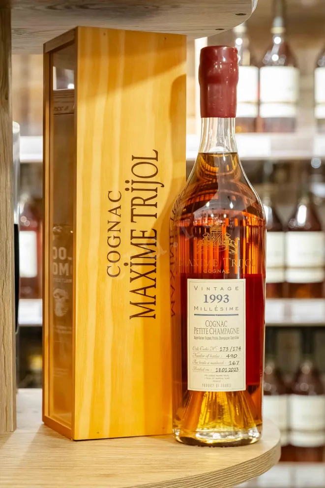 В магазине Крю Профи Raymond Ragnaud Tres Vielle Reserve Grand Champagne 1er Cru De Cognac in gift box 0.5 л