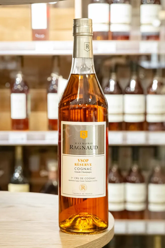 В магазине Крю Профи Raymond Ragnaud VSOP Reserve Grand Champagne 1er Cru De Cognac in gift box 0.7 л