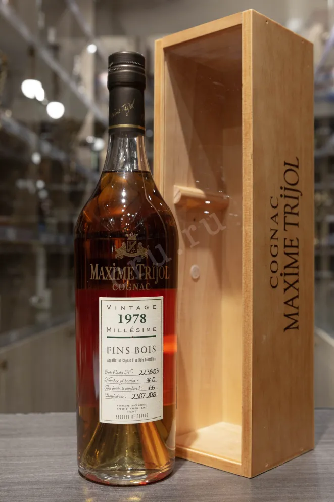 В магазине Крю Профи Maxime Trijol Fins Bois in wooden box 1978 0.7 л