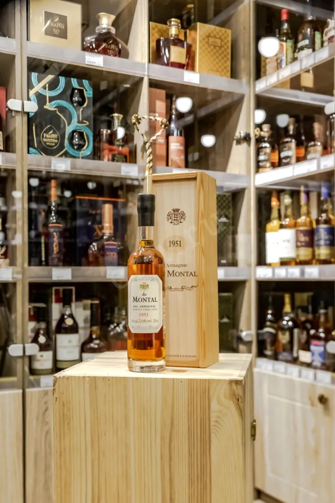 В магазине Крю Профи De  Montal 1951 0.2 л