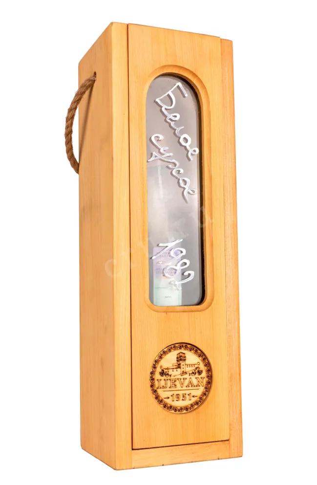 Деревянная коробка Old Ijevan Collection collectible in wooden packaging 1982 0.75 л