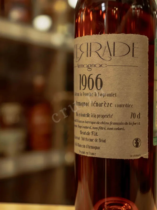 В магазине Крю Профи Laterrade Chateau de La Pouche Armagnac Tenareze in wooden box 1966 0.7 л