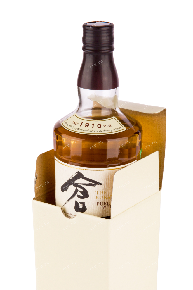 Бутылка виски The Kurayoshi Pure Malt 0.7 в подарочной коробке