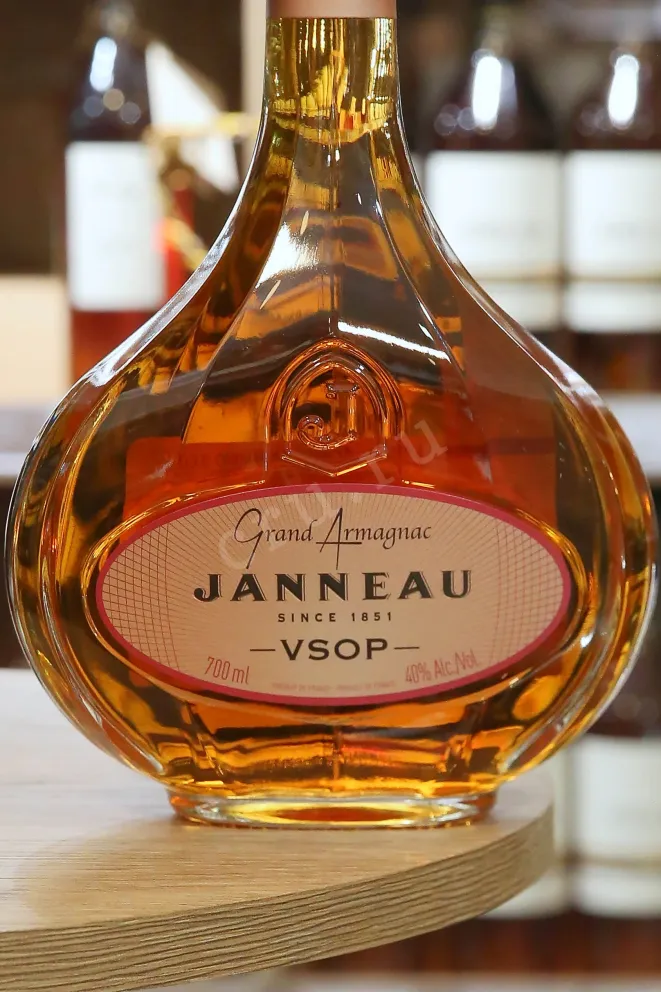 В магазине Крю Профи Janneau VSOP 0.7 л