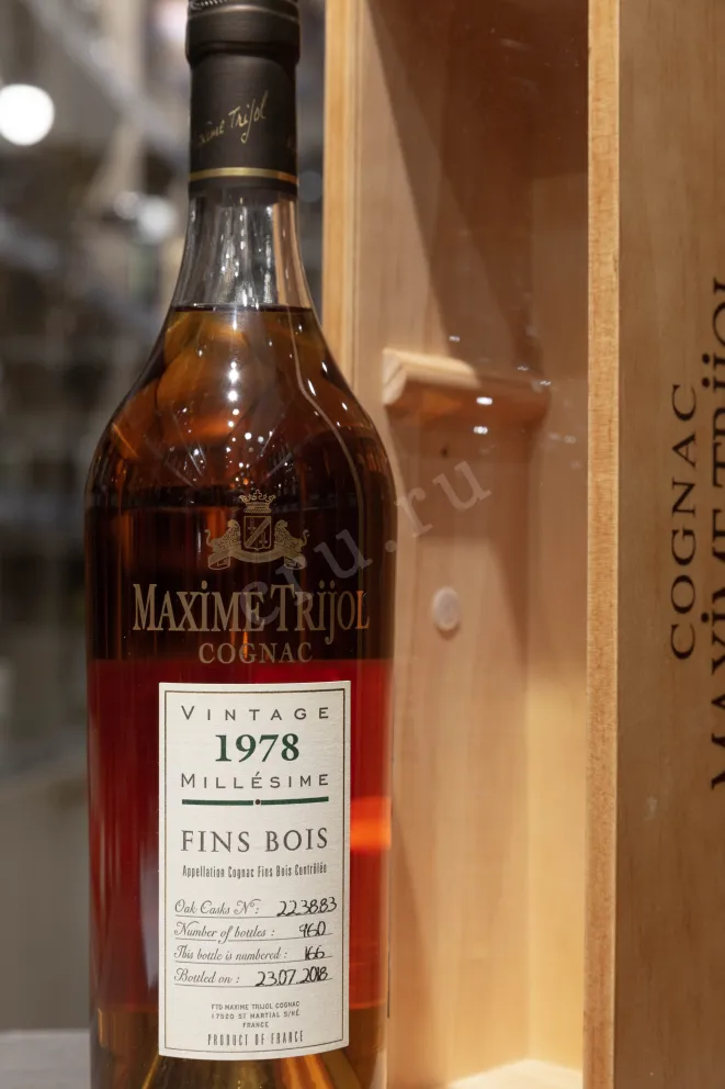 В магазине Крю Профи Maxime Trijol Fins Bois in wooden box 1978 0.7 л
