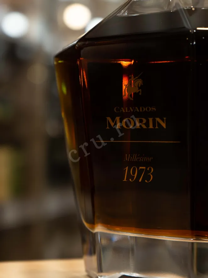В магазине Крю Профи Morin Millesime 1973 gift box 1973 0.7 л