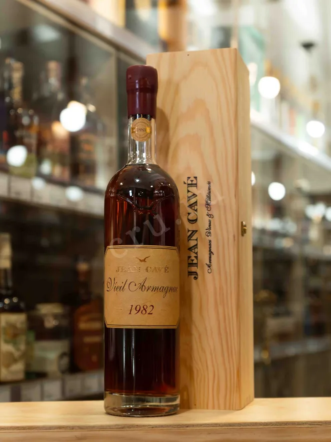 В магазине Крю Профи Jean Cave Vieil Armagnac wooden box 1982 0.7 л