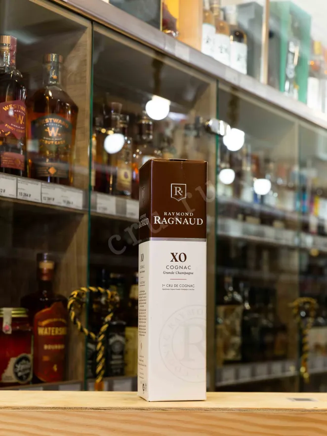 В магазине Крю Профи Raymond Ragnaud XO Grand Champagne 1er Cru De Cognac in gift box 0.5 л