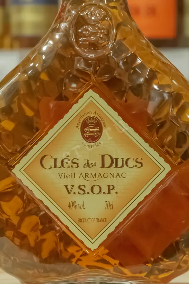 В магазине Крю Профи Cles des Ducs VSOP 0.7 л