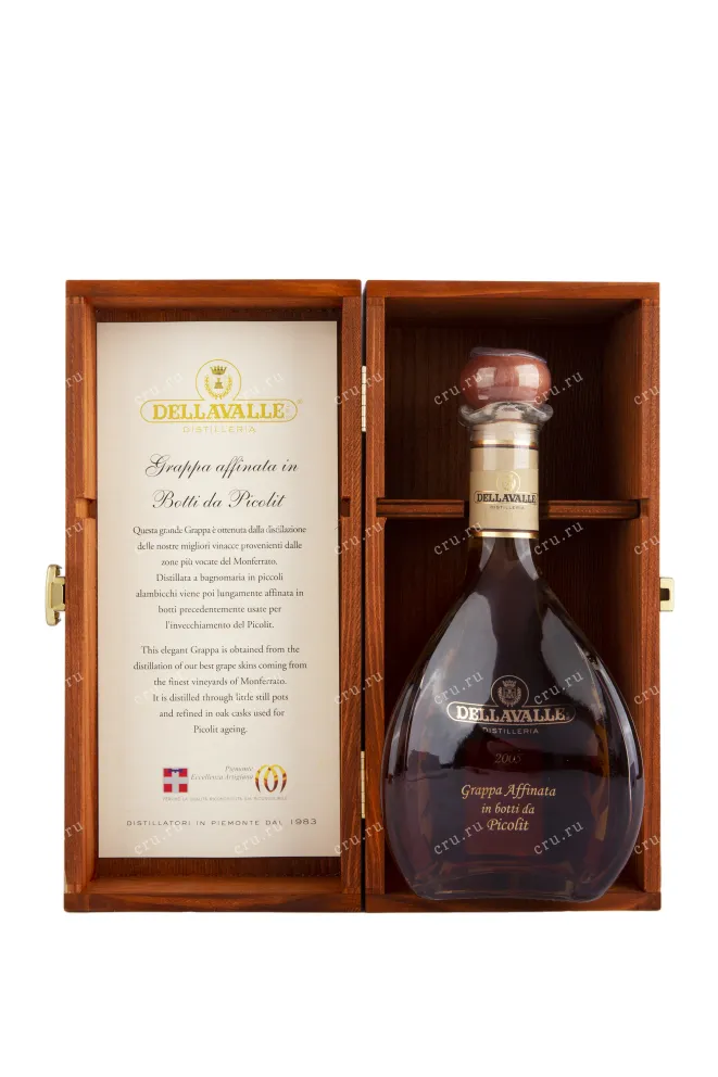 Граппа Dellavalle Affinata in Botti Da Picolit gift box 2004 0.7 л